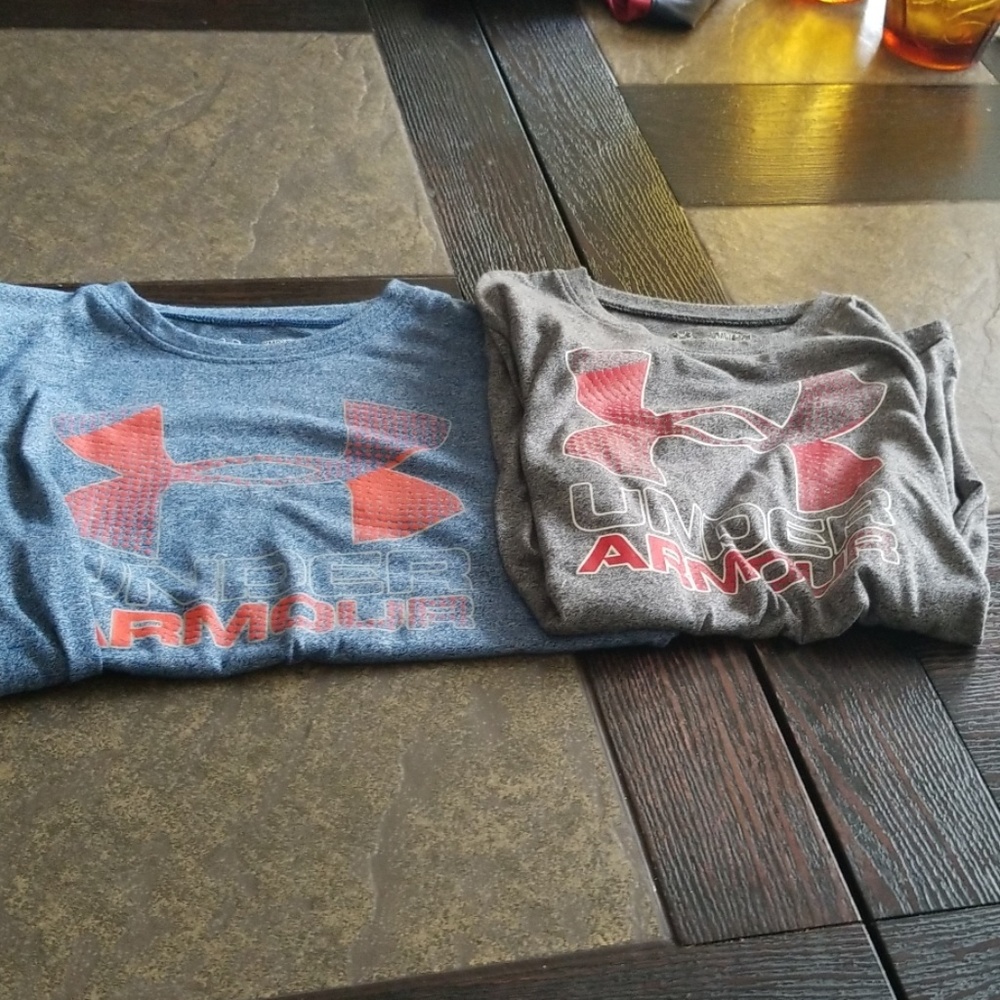 2 under Armour boys short sleeve shirts
